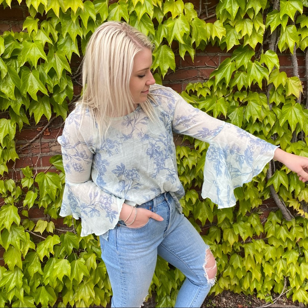 Lauren Conrad Bell Sleeve Floral Boho Top - Picture 2 of 7